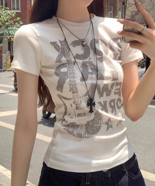 GEMEDA(ジェメダ)の「ロゴプリント リブフィットTシャツ(Tシャツ/カットソー・レディース・ホワイト/ブラック/ダークグレー/ホワイト系3/ホワイト系2/ホワイト系1/ネイビー/ブラック系・M)」の16枚目の写真