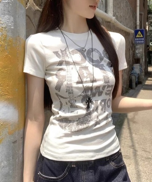 GEMEDA(ジェメダ)の「ロゴプリント リブフィットTシャツ(Tシャツ/カットソー・レディース・ホワイト/ブラック/ダークグレー/ホワイト系3/ホワイト系2/ホワイト系1/ネイビー/ブラック系・M)」の17枚目の写真