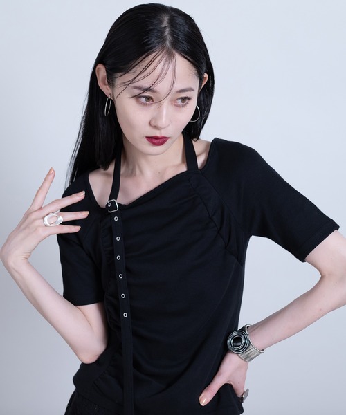 Ellno de Mavie(エルノデメヴィ)の「チョーカーベルトギャザートップス(Tシャツ/カットソー・レディース・ボルドー/ブラック・FREE)」の4枚目の写真