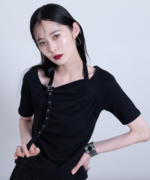 Ellno de Mavie(エルノデメヴィ)の「チョーカーベルトギャザートップス(Tシャツ/カットソー・レディース・ボルドー/ブラック・FREE)」の3枚目の写真