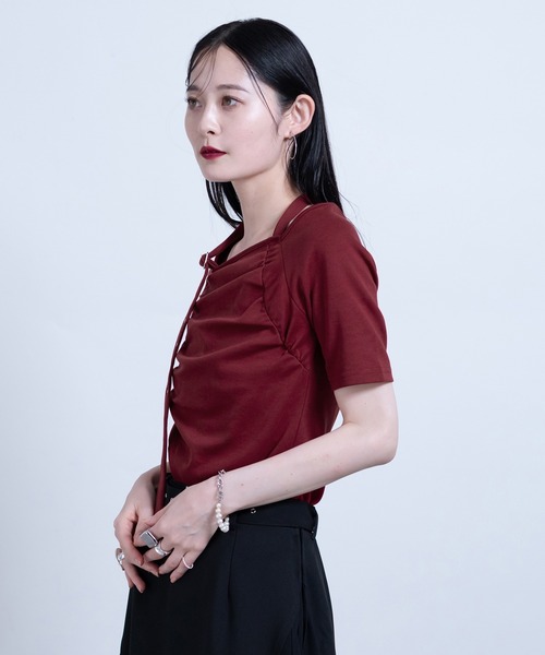 Ellno de Mavie(エルノデメヴィ)の「チョーカーベルトギャザートップス(Tシャツ/カットソー・レディース・ボルドー/ブラック・FREE)」の14枚目の写真