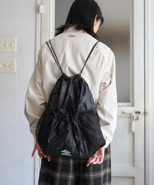 FREAK'S STORE（フリークスストア）の「UMBRO × FREAK'S STORE/アンブロ 別注 レザレット ナップザック/ A4サイズ / レザーライクリュック / バックパック（バックパック/リュック・レディース・ブラウン/ブラック・ONE SIZE）」の7枚目の写真