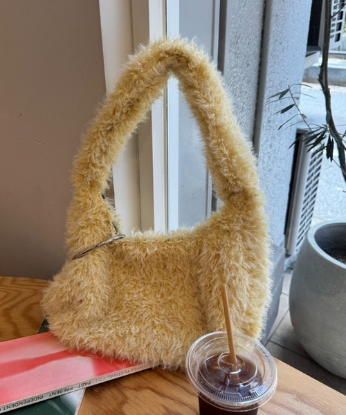 CIAOPANIC TYPY（チャオパニックティピー）の「BIGカラビナ付きワンハンドルボアBAG（トートバッグ・レディース・グレー/オフホワイト/イエロー/サックスブルー・ONE SIZE）」の4枚目の写真