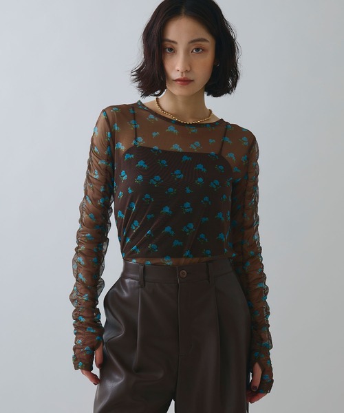 ELLEgirl（エルガール）の「フラワープリントシアートップス（Tシャツ/カットソー・レディース・ブラウン/ベージュ・FREE）」の2枚目の写真