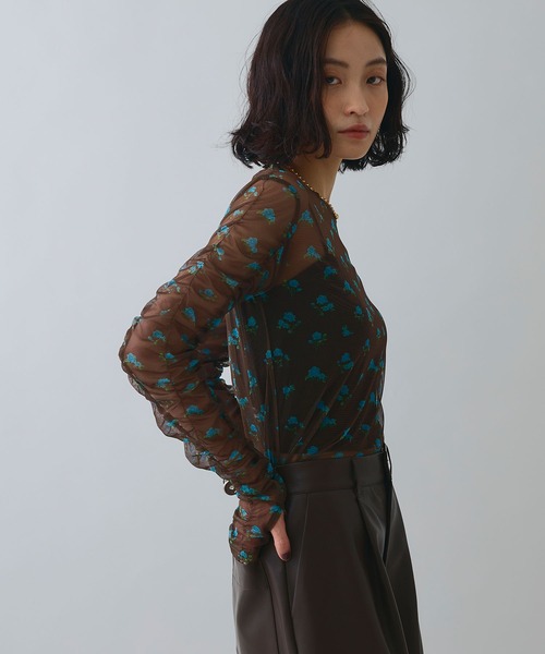 ELLEgirl（エルガール）の「フラワープリントシアートップス（Tシャツ/カットソー・レディース・ブラウン/ベージュ・FREE）」の10枚目の写真