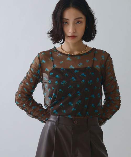 ELLEgirl（エルガール）の「フラワープリントシアートップス（Tシャツ/カットソー・レディース・ブラウン/ベージュ・FREE）」の3枚目の写真