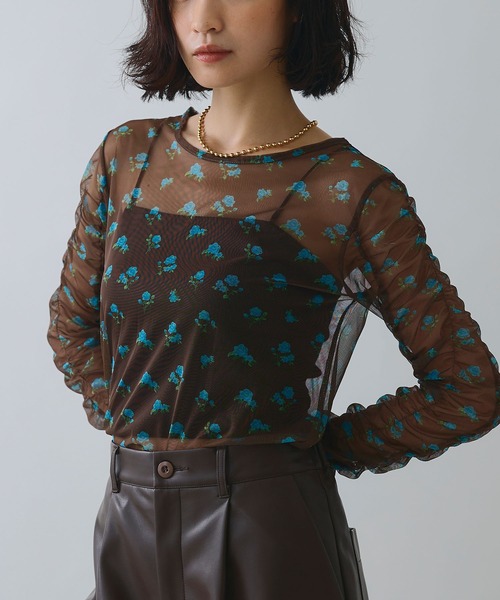 ELLEgirl（エルガール）の「フラワープリントシアートップス（Tシャツ/カットソー・レディース・ブラウン/ベージュ・FREE）」の6枚目の写真