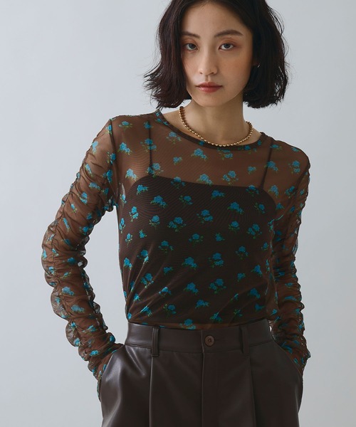 ELLEgirl（エルガール）の「フラワープリントシアートップス（Tシャツ/カットソー・レディース・ブラウン/ベージュ・FREE）」の5枚目の写真