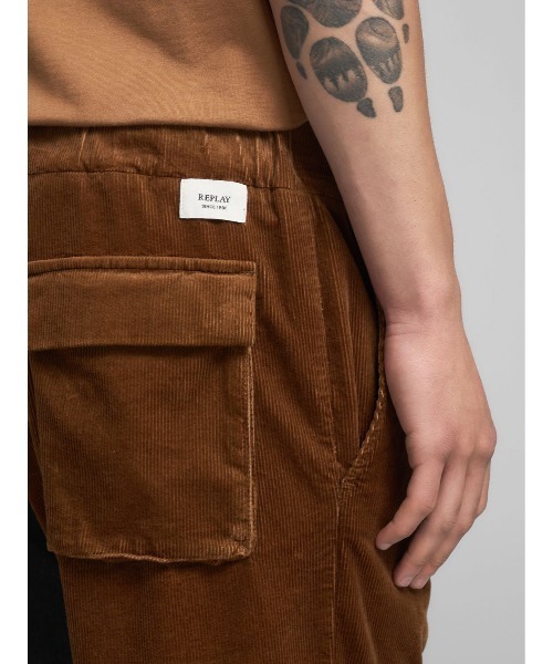 REPLAY（リプレイ）の「リラックスレギュラーフィット コーデュロイパンツ（その他パンツ・メンズ・ライトブラウン・W34xL32/W32xL32/W30xL32/W28xL32）」の8枚目の写真