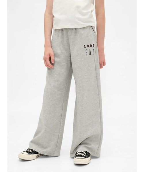GAP（ギャップ）の「30th アニバーサリー フレンチテリー GAPロゴ バギースウェットパンツ（キッズ）（スウェットパンツ・キッズ・レッド/ネイビー/アイボリー/グレー・120cm/160cm/130cm/140cm/150cm）」の3枚目の写真