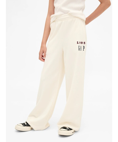 GAP（ギャップ）の「30th アニバーサリー フレンチテリー GAPロゴ バギースウェットパンツ（キッズ）（スウェットパンツ・キッズ・レッド/ネイビー/アイボリー/グレー・120cm/160cm/130cm/140cm/150cm）」の2枚目の写真