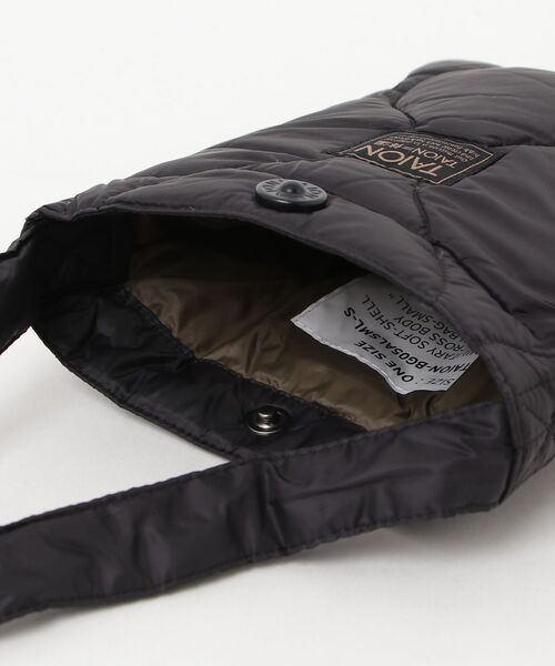 fridge（フリッジ）の「【TAION】タイオン MILITARY CROSS BODY DOWN BAG-SMALL＜MILITARY／SOFT SHELL＞ TAION-BG05ALSML-S（ショルダーバッグ・メンズ・オフホワイト/その他/ブラック/グリーン/ベージュ・ONESIZE）」の9枚目の写真