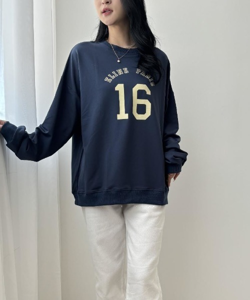 maison de LATIR(メゾンドラティール)の「数字ロゴのゆったりトレーナー(スウェット・レディース・ホワイト/ネイビー/グレー/オートミール・FREE)」の5枚目の写真