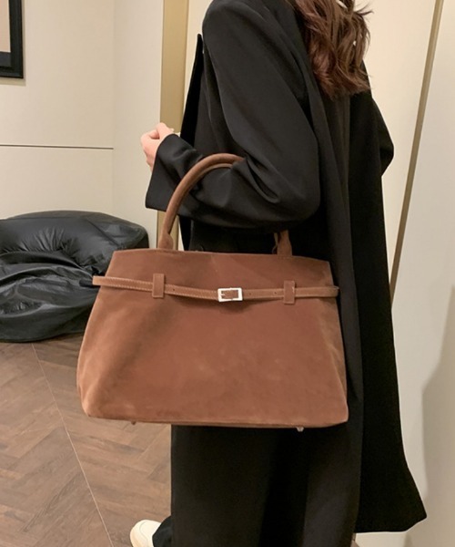 Ritzy(リッツィー)の「フェイクスェード ショルダーバッグ(ショルダーバッグ・レディース・モカ/ブラック/キャメル/レッド・FREE)」の6枚目の写真