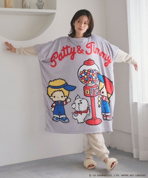 sanrio(サンリオ)の「【sanrio characters】パティ&ジミープリントふわもこ着られるフリース毛布ポンチョ/ブランケット《サンリオキャラクターズ》とろふわ もこもこ あったか(ルームウェア/パジャマ・レディース・ライトグレー/レッド/ネイビー・FREE)」の2枚目の写真