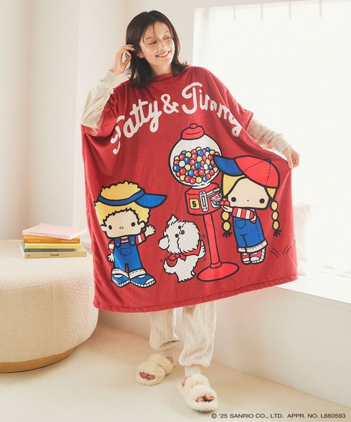 sanrio(サンリオ)の「【sanrio characters】パティ&ジミープリントふわもこ着られるフリース毛布ポンチョ/ブランケット《サンリオキャラクターズ》とろふわ もこもこ あったか(ルームウェア/パジャマ・レディース・ライトグレー/レッド/ネイビー・FREE)」の4枚目の写真