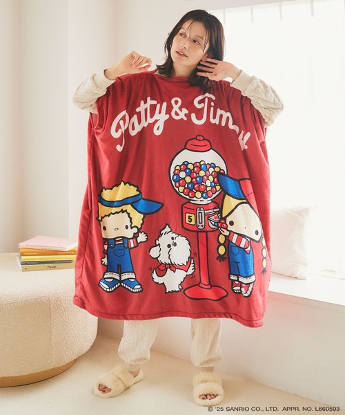 sanrio(サンリオ)の「【sanrio characters】パティ&ジミープリントふわもこ着られるフリース毛布ポンチョ/ブランケット《サンリオキャラクターズ》とろふわ もこもこ あったか(ルームウェア/パジャマ・レディース・ライトグレー/レッド/ネイビー・FREE)」の5枚目の写真