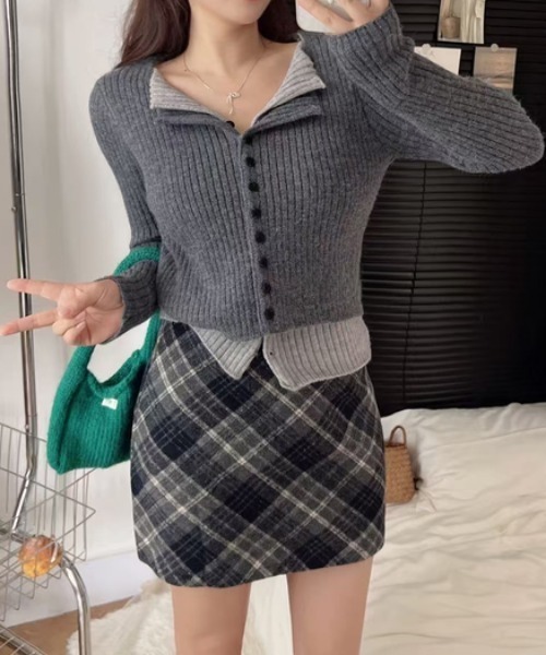 Ada.(エイダ)の「【Mellfy】レイヤード風 バイカラー リブ ニットトップス(ニット/セーター・レディース・グレー/レッド/チャコール/ブラック・FREE)」の6枚目の写真