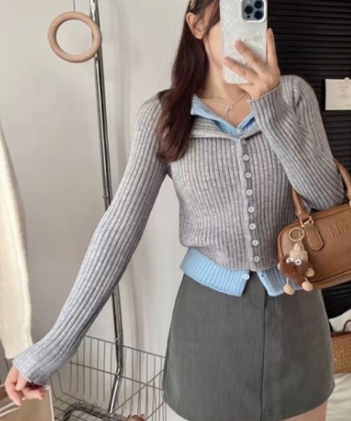 Ada.(エイダ)の「【Mellfy】レイヤード風 バイカラー リブ ニットトップス(ニット/セーター・レディース・グレー/レッド/チャコール/ブラック・FREE)」の7枚目の写真