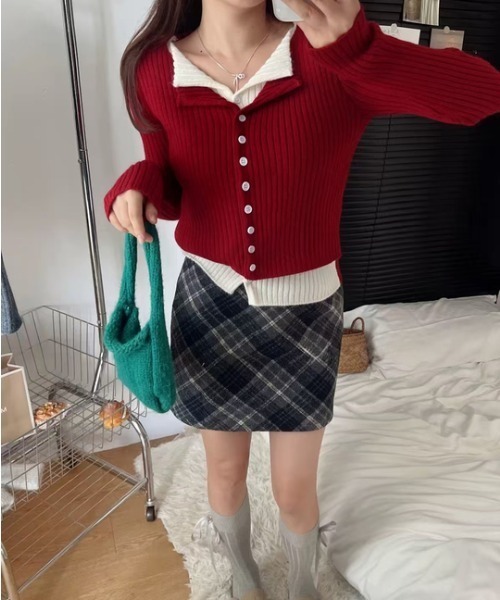 Ada.(エイダ)の「【Mellfy】レイヤード風 バイカラー リブ ニットトップス(ニット/セーター・レディース・グレー/レッド/チャコール/ブラック・FREE)」の8枚目の写真
