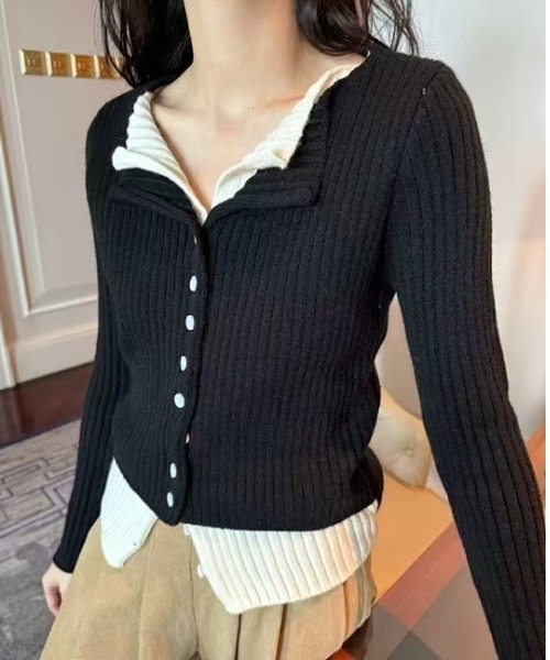 Ada.(エイダ)の「【Mellfy】レイヤード風 バイカラー リブ ニットトップス(ニット/セーター・レディース・グレー/レッド/チャコール/ブラック・FREE)」の12枚目の写真
