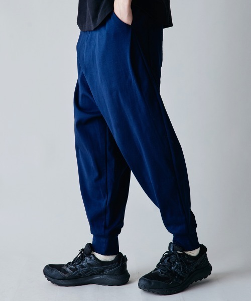 rehacer（レアセル）の「rehacer : Ease Sarouel Pants / イースサルエルパンツ（スウェットパンツ・メンズ・ネイビー/ブラック・LARGE/MEDIUM/SMALL）」の4枚目の写真