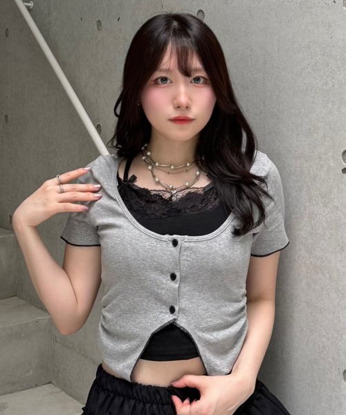 Lae(レイ)の「フェイクレイヤードレーストップス(Tシャツ/カットソー・レディース・グレー・SMALL)」の1枚目の写真