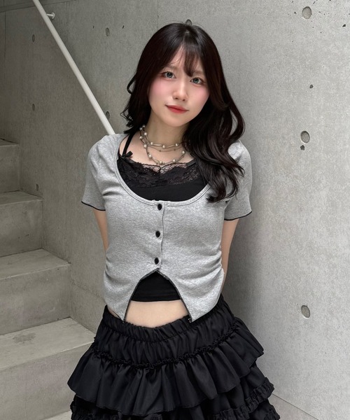 Lae(レイ)の「フェイクレイヤードレーストップス(Tシャツ/カットソー・レディース・グレー・SMALL)」の3枚目の写真