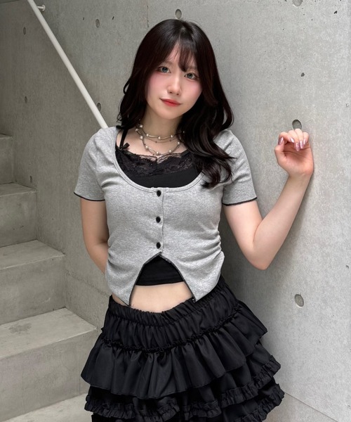 Lae(レイ)の「フェイクレイヤードレーストップス(Tシャツ/カットソー・レディース・グレー・SMALL)」の6枚目の写真