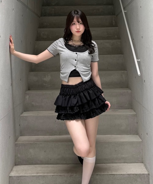 Lae(レイ)の「フェイクレイヤードレーストップス(Tシャツ/カットソー・レディース・グレー・SMALL)」の2枚目の写真
