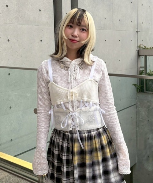 Candy Stripper（キャンディストリッパー）の「ROSE LACE UP KNIT ビスチェ（その他トップス・レディース・オフホワイト/ブラック/ピンク・FREE）」の21枚目の写真
