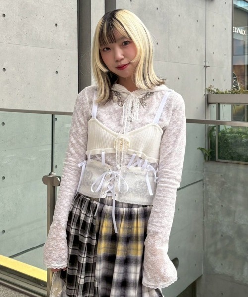 Candy Stripper（キャンディストリッパー）の「ROSE LACE UP KNIT ビスチェ（その他トップス・レディース・オフホワイト/ブラック/ピンク・FREE）」の19枚目の写真