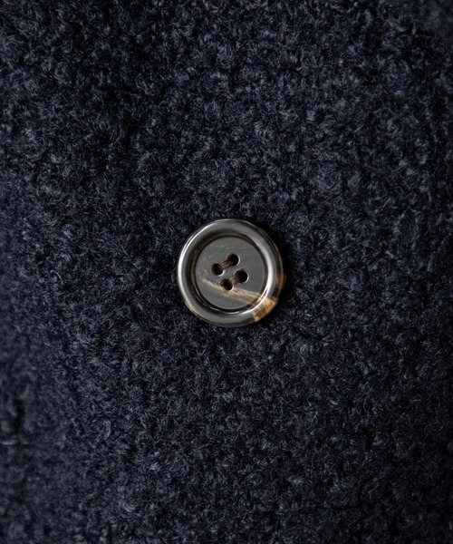 MILLION CARATS(ミリオンカラッツ)の「【軽くて暖か、羽織るだけで今っぽい】ループツイードのふんわり表情とドロップショルダーの抜け感で、細見えと体型カバーを両立する大人カジュアルなミドル丈。ビッグラペルが顔周りをすっきり見せ、通勤から休日までシーンを選ばずこなれ感を演出する万能コート。(その他アウター・レディース・ネイビー/ベージュ・FREE)」の14枚目の写真