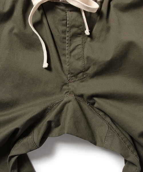 BEAMS PLUS（ビームスプラス）の「BEAMS PLUS / ジムパンツ 16SS（その他パンツ・メンズ・グレー/オリーブ/ネイビー・MEDIUM/LARGE/X-LARGE/SMALL）」の6枚目の写真