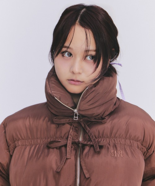 FURFUR(ファーファー)の「【USAGI ONLINE/ZOZOTOWN限定】ナイロンリボンショートパディングジャケット(ダウンジャケット/コート・レディース・ピンク/ブラウン/ライトブルー・F)」の2枚目の写真
