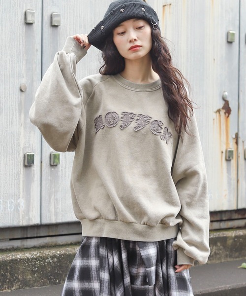 WEGO(ウィゴー)の「WEGO/ショートグラフィックプルオーバー(スウェット・メンズ・ブラック系その他/レッド系その他/ベージュ・MEDIUM/LARGE)」の2枚目の写真