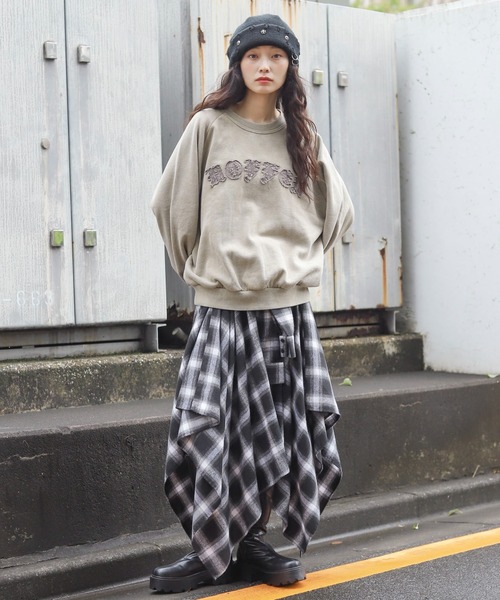 WEGO(ウィゴー)の「WEGO/ショートグラフィックプルオーバー(スウェット・メンズ・ブラック系その他/レッド系その他/ベージュ・MEDIUM/LARGE)」の4枚目の写真