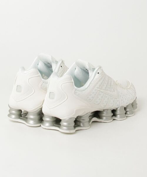 NIKE(ナイキ)の「NIKE W SHOX TL ナイキ ウィメンズ ショックス TL(スニーカー・レディース・ホワイト/ブラック・29cm/28cm/23.5cm/24cm/24.5cm/25cm/25.5cm/27cm)」の3枚目の写真