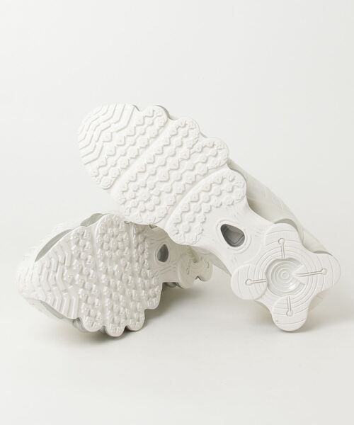 NIKE(ナイキ)の「NIKE W SHOX TL ナイキ ウィメンズ ショックス TL(スニーカー・レディース・ホワイト/ブラック・29cm/28cm/23.5cm/24cm/24.5cm/25cm/25.5cm/27cm)」の4枚目の写真