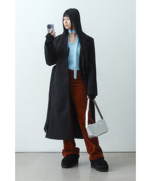 AVANDRESS(アバンドレス )の「Amelia Classic Single Coat BLACK(チェスターコート・レディース・ブラック・MEDIUM/SMALL)」の4枚目の写真
