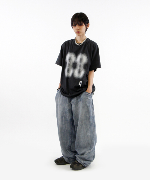 CRIGUN（クリガン）の「エフェクトグラフィックス セミオーバーフィット 半袖Tシャツ ダークグレー（Tシャツ/カットソー・レディース・チャコール・SMALL/MEDIUM/LARGE/X-LARGE/XX-LARGE）」の3枚目の写真
