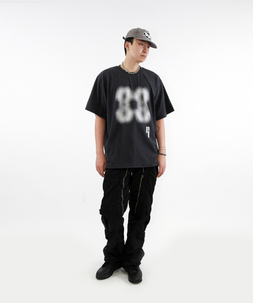 CRIGUN（クリガン）の「エフェクトグラフィックス セミオーバーフィット 半袖Tシャツ ダークグレー（Tシャツ/カットソー・レディース・チャコール・SMALL/MEDIUM/LARGE/X-LARGE/XX-LARGE）」の4枚目の写真