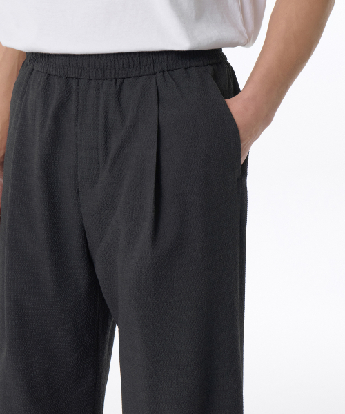 MUSINSA STANDARD（ムシンサスタンダード）の「シアサッカー ワンタック ワイドバンディングパンツ [グレー]（その他パンツ・メンズ・その他・34/32/30/26/28/40/38/42/36）」の4枚目の写真