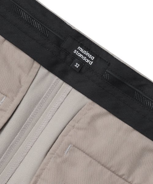 MUSINSA STANDARD(ムシンサスタンダード)の「セミワイドスリット隠しバンディングスラックス【ライトベージュ】(スラックス・メンズ・その他・26/27/28/29/42/36/34/32/30/31/40/38)」の7枚目の写真