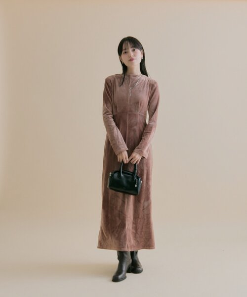 mystic（ミスティック）の「[森川企画/オケージョンアイテム]バックオープンベロアワンピース（ワンピース・レディース・ブラック/ピンク・1/2）」の4枚目の写真