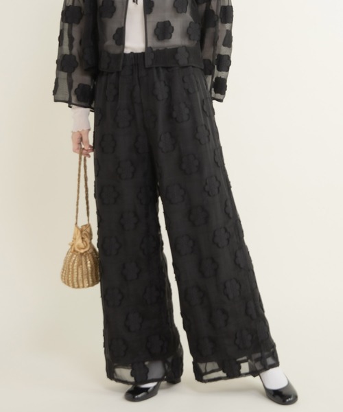 Dot&Stripes CHILD WOMAN(ドットアンドストライプス チャイルドウーマン)の「シアーフラワーカットジャカード イージーパンツ(セットアップ対応)(その他パンツ・レディース・ブラック・FREE)」の1枚目の写真