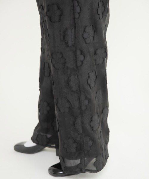 Dot&Stripes CHILD WOMAN(ドットアンドストライプス チャイルドウーマン)の「シアーフラワーカットジャカード イージーパンツ(セットアップ対応)(その他パンツ・レディース・ブラック・FREE)」の5枚目の写真