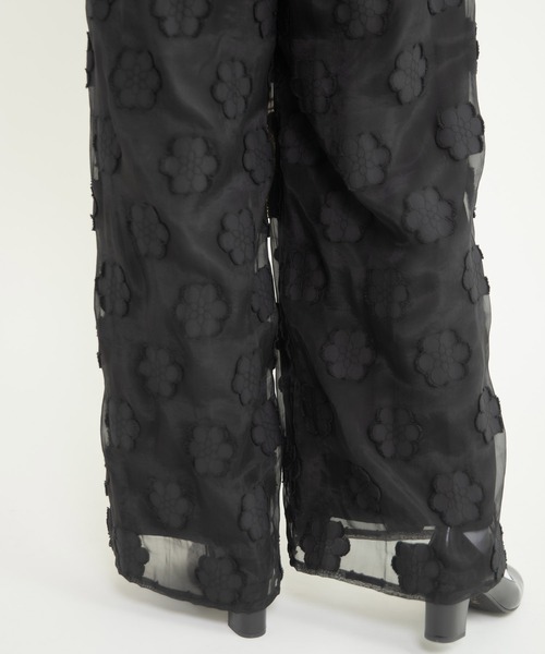 Dot&Stripes CHILD WOMAN(ドットアンドストライプス チャイルドウーマン)の「シアーフラワーカットジャカード イージーパンツ(セットアップ対応)(その他パンツ・レディース・ブラック・FREE)」の6枚目の写真