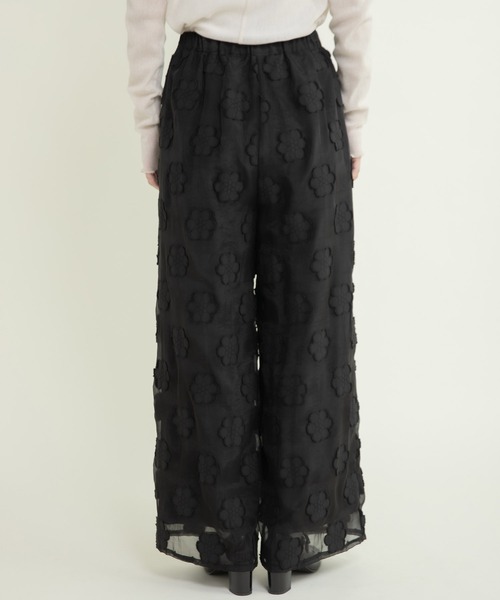 Dot&Stripes CHILD WOMAN(ドットアンドストライプス チャイルドウーマン)の「シアーフラワーカットジャカード イージーパンツ(セットアップ対応)(その他パンツ・レディース・ブラック・FREE)」の15枚目の写真