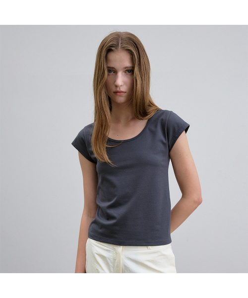NOEUD（ノウドゥ）の「Lean U-neck tee (Charcoal)（Tシャツ/カットソー・レディース・その他・FREE）」の2枚目の写真